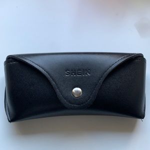 🦋 •shein sunglasses case•
